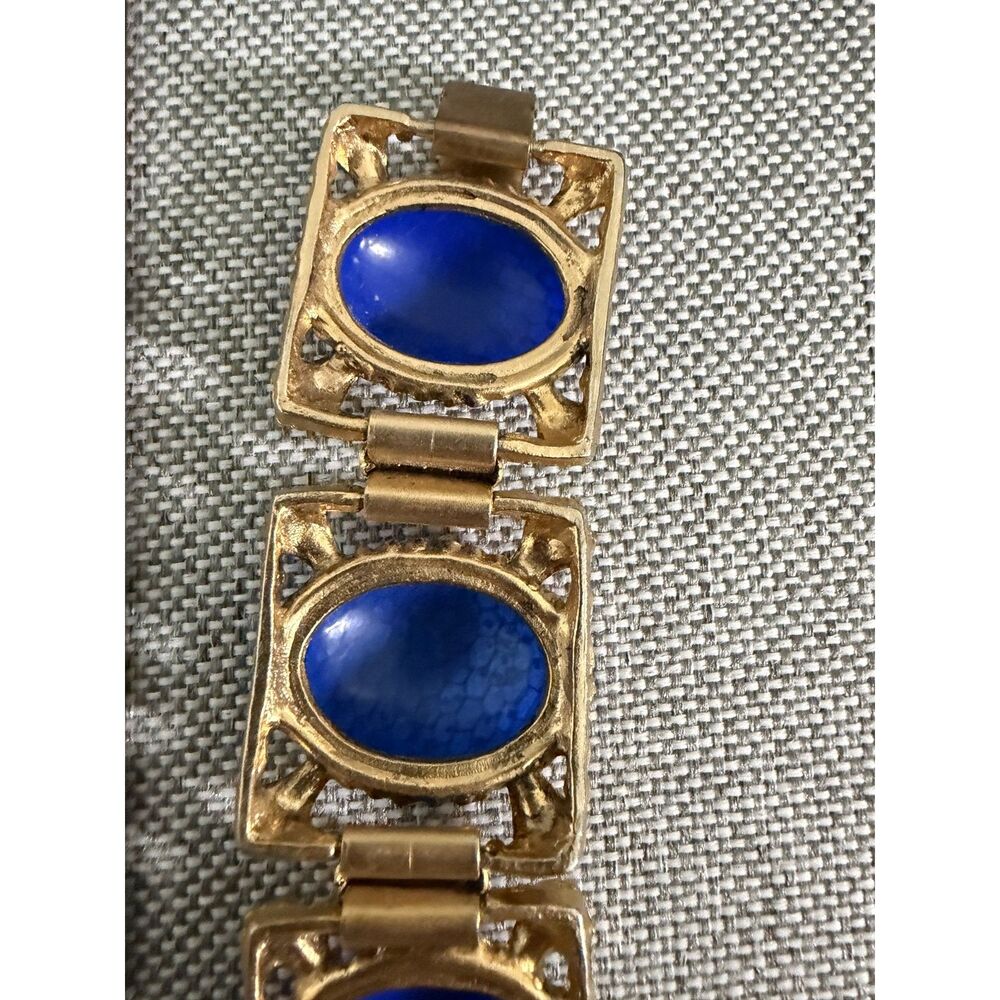 Vintage Gold toned metal link bracelet with deep blue cabochons speckled with go - Picture 4 of 12